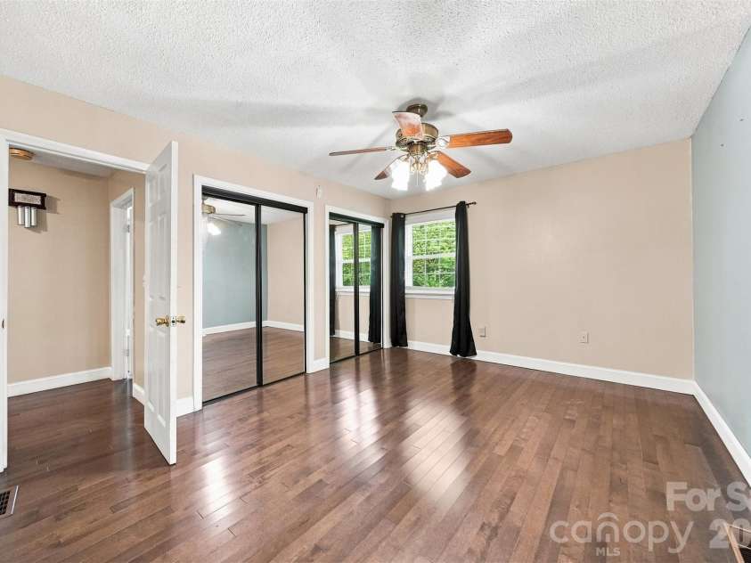 4662 Granada Hills Drive, Granite Falls, NC 28630.  MLS# CAR4416973, YatesRealty ID 46189. 