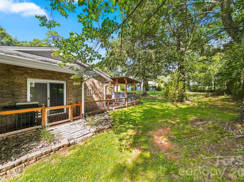 4662 Granada Hills Drive, Granite Falls, NC 28630.  MLS# CAR4416973, YatesRealty ID 46189. 