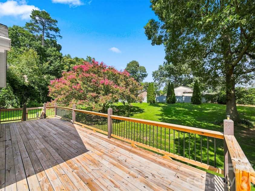 4662 Granada Hills Drive, Granite Falls, NC 28630.  MLS# CAR4416973, YatesRealty ID 46189. 
