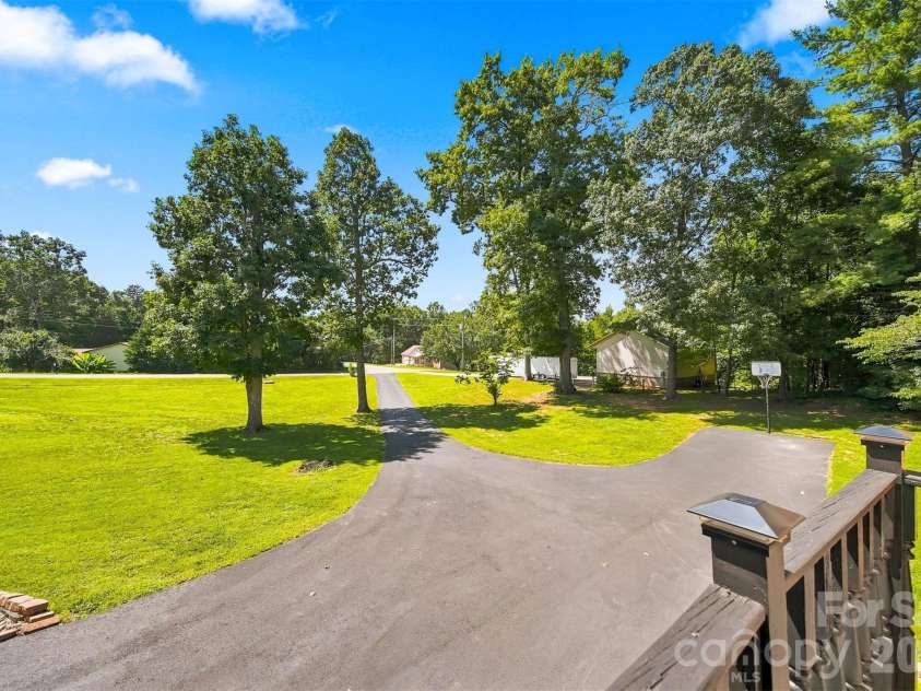 4662 Granada Hills Drive, Granite Falls, NC 28630.  MLS# CAR4416973, YatesRealty ID 46189. 