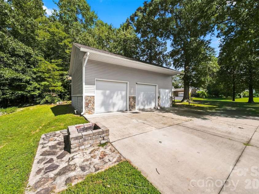 4662 Granada Hills Drive, Granite Falls, NC 28630.  MLS# CAR4416973, YatesRealty ID 46189. 