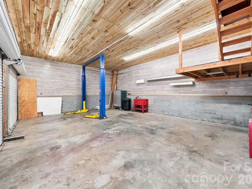 4662 Granada Hills Drive, Granite Falls, NC 28630.  MLS# CAR4416973, YatesRealty ID 46189. 
