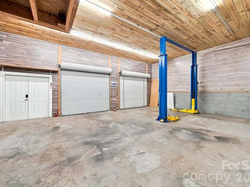 4662 Granada Hills Drive, Granite Falls, NC 28630.  MLS# CAR4416973, YatesRealty ID 46189. 