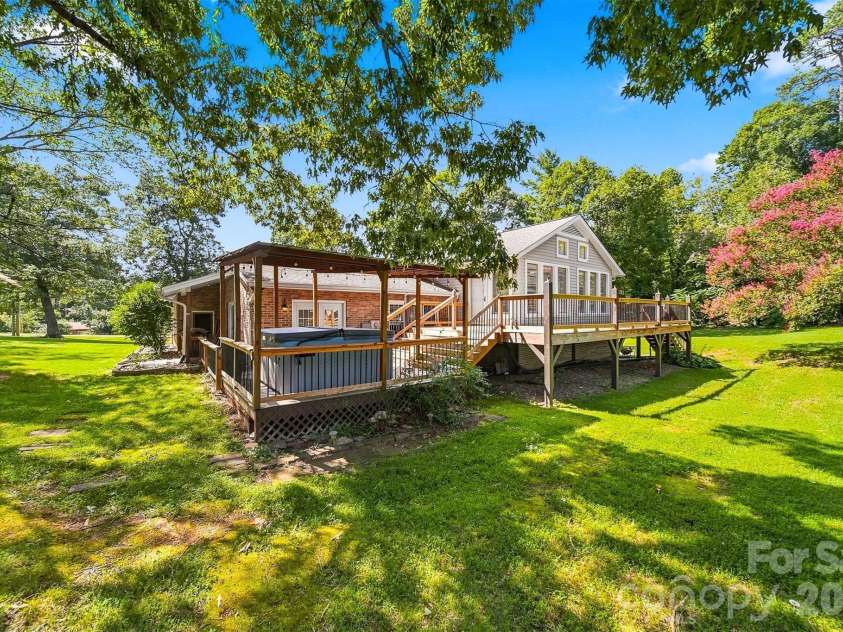 4662 Granada Hills Drive, Granite Falls, NC 28630.  MLS# CAR4416973, YatesRealty ID 46189. 