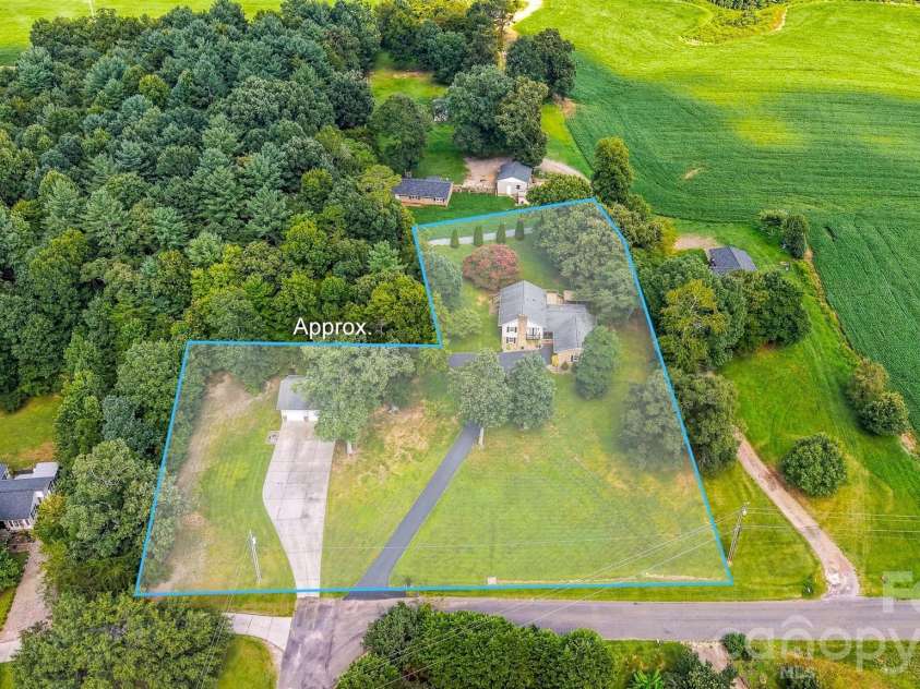 4662 Granada Hills Drive, Granite Falls, NC 28630.  MLS# CAR4416973, YatesRealty ID 46189. 