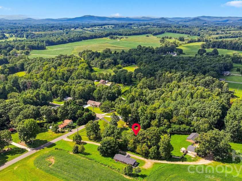 4662 Granada Hills Drive, Granite Falls, NC 28630.  MLS# CAR4416973, YatesRealty ID 46189. 