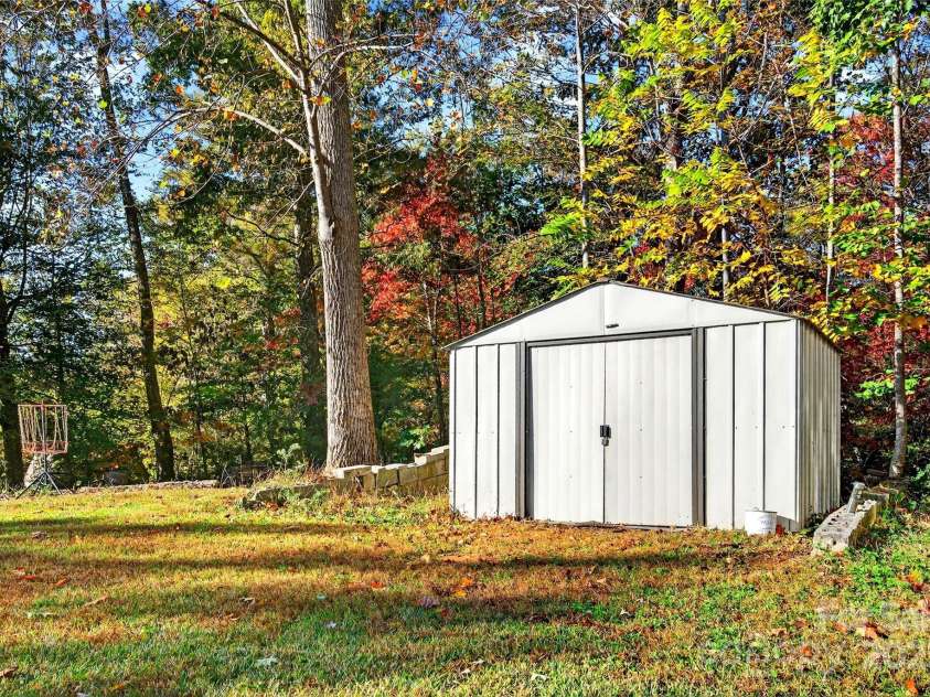 157 Blue Bird Meadows Drive, Nebo, NC 28761.  MLS# CAR4312209, YatesRealty ID 4619. 