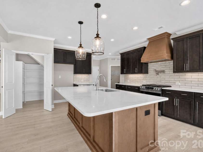 110 Elora Lane, Mooresville, NC 28115.  MLS# CAR4417104, YatesRealty ID 46191. 