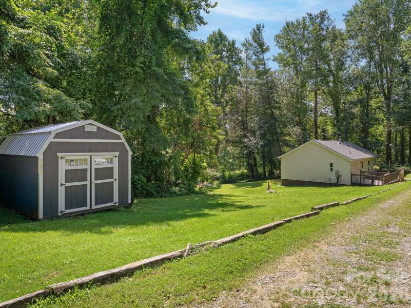 195 Shiloh Road, Asheville, NC 28803.  MLS# CAR4416952, YatesRealty ID 46192. 