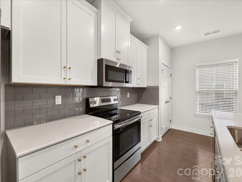 2017 Birchside Drive, Charlotte, NC 28205.  MLS# CAR4416800, YatesRealty ID 46193. 