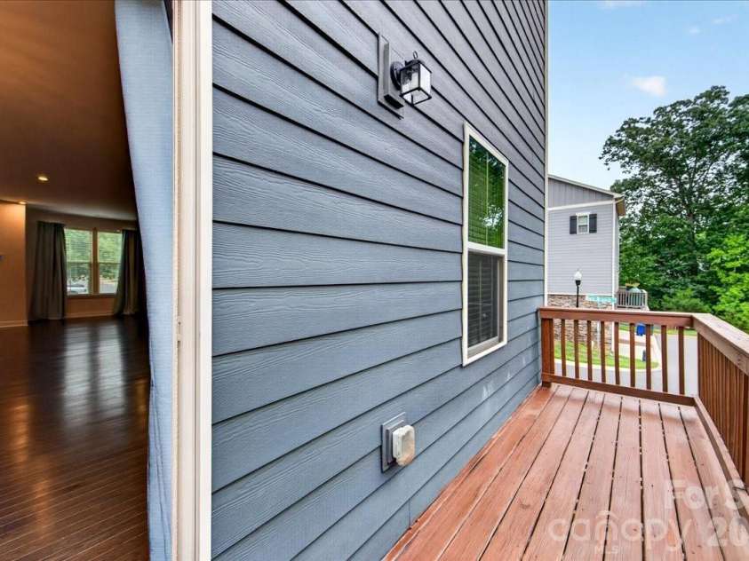 2017 Birchside Drive, Charlotte, NC 28205.  MLS# CAR4416800, YatesRealty ID 46193. 