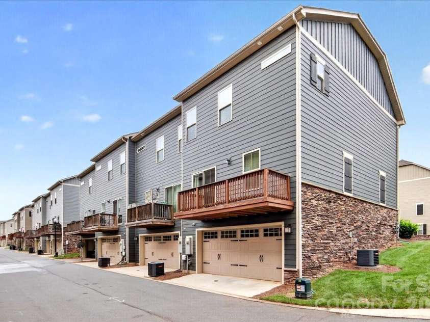 2017 Birchside Drive, Charlotte, NC 28205.  MLS# CAR4416800, YatesRealty ID 46193. 
