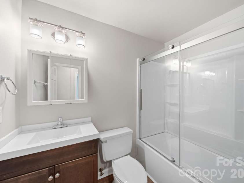 4710 Carving Tree Drive, Charlotte, NC 28227.  MLS# CAR4416653, YatesRealty ID 46194. Fully updated hall bathroom!