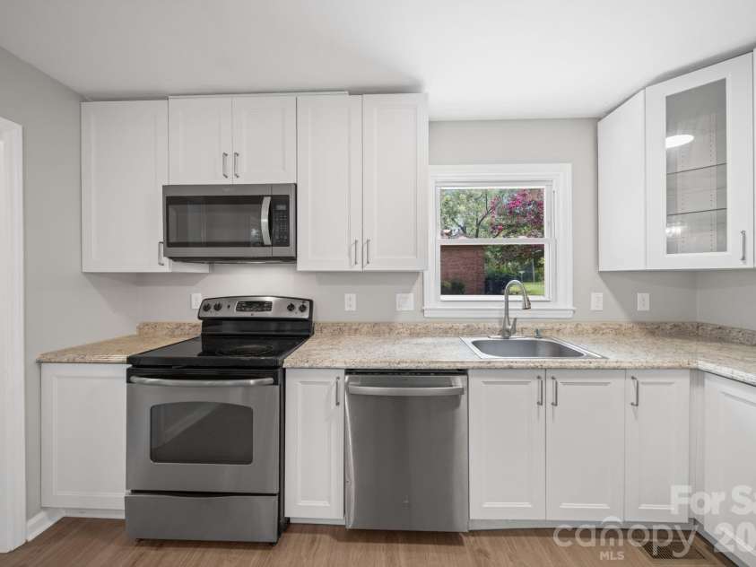 4710 Carving Tree Drive, Charlotte, NC 28227.  MLS# CAR4416653, YatesRealty ID 46194. Large updated kitchen with white cabinets and stainless steel appliances