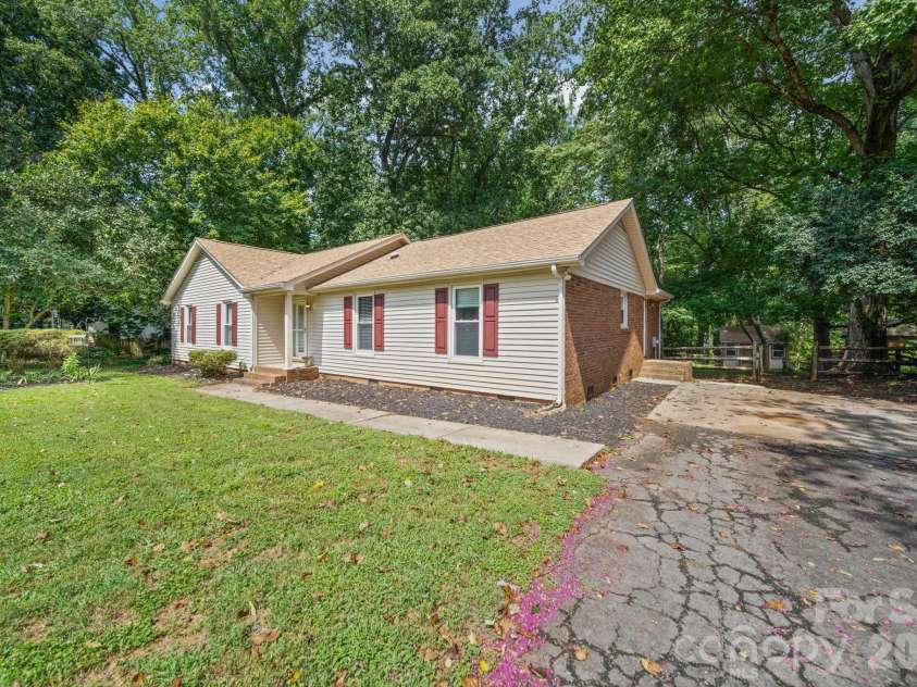 4710 Carving Tree Drive, Charlotte, NC 28227.  MLS# CAR4416653, YatesRealty ID 46194. Paved driveway and concrete sidewalk!