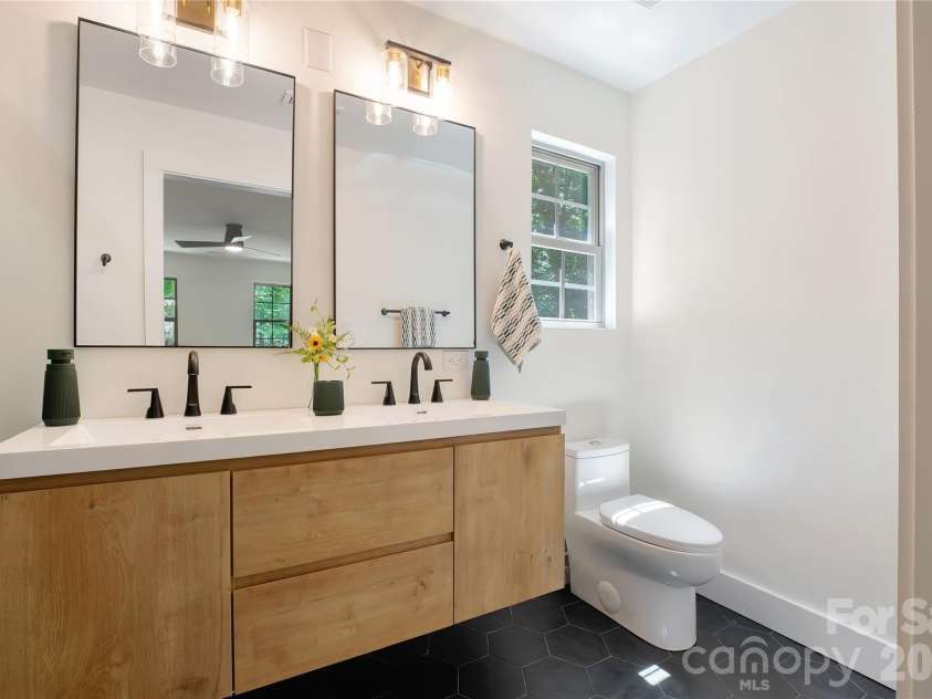 6316 Grove Park Boulevard, Charlotte, NC 28215.  MLS# CAR4415674, YatesRealty ID 46195. 