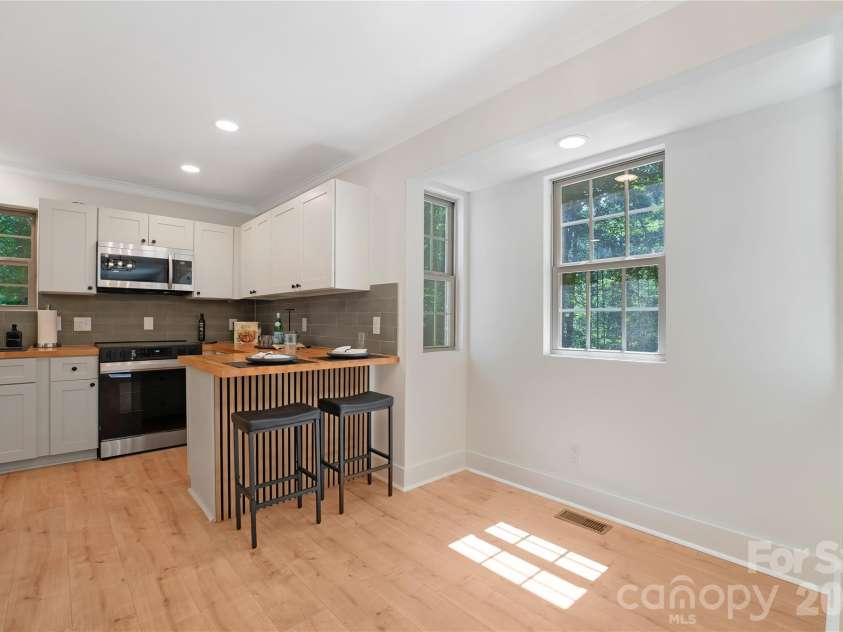 6316 Grove Park Boulevard, Charlotte, NC 28215.  MLS# CAR4415674, YatesRealty ID 46195. 