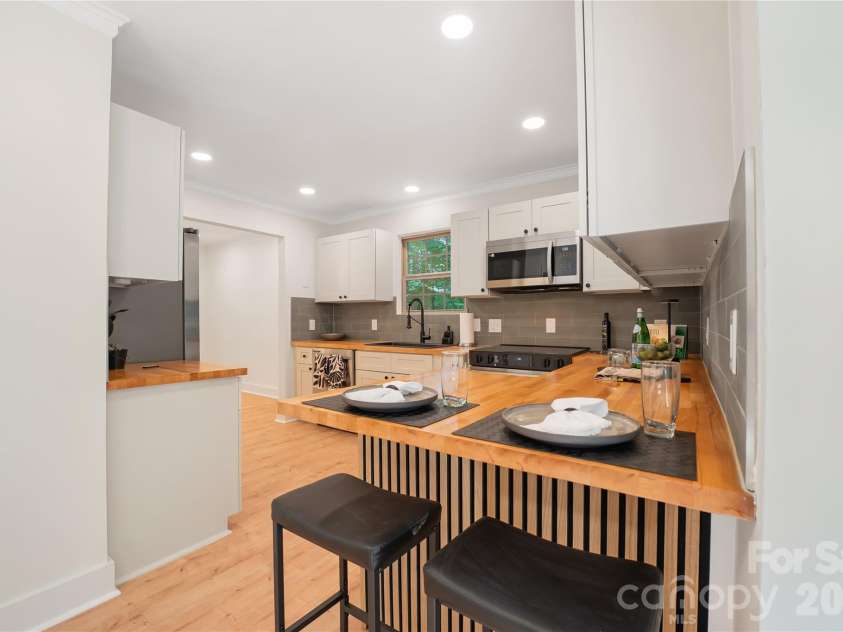 6316 Grove Park Boulevard, Charlotte, NC 28215.  MLS# CAR4415674, YatesRealty ID 46195. 