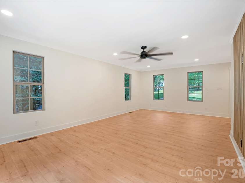 6316 Grove Park Boulevard, Charlotte, NC 28215.  MLS# CAR4415674, YatesRealty ID 46195. 