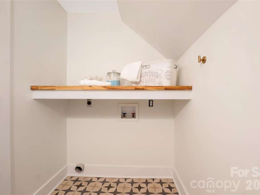 6316 Grove Park Boulevard, Charlotte, NC 28215.  MLS# CAR4415674, YatesRealty ID 46195. 