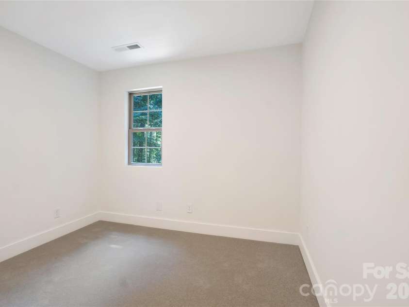 6316 Grove Park Boulevard, Charlotte, NC 28215.  MLS# CAR4415674, YatesRealty ID 46195. 