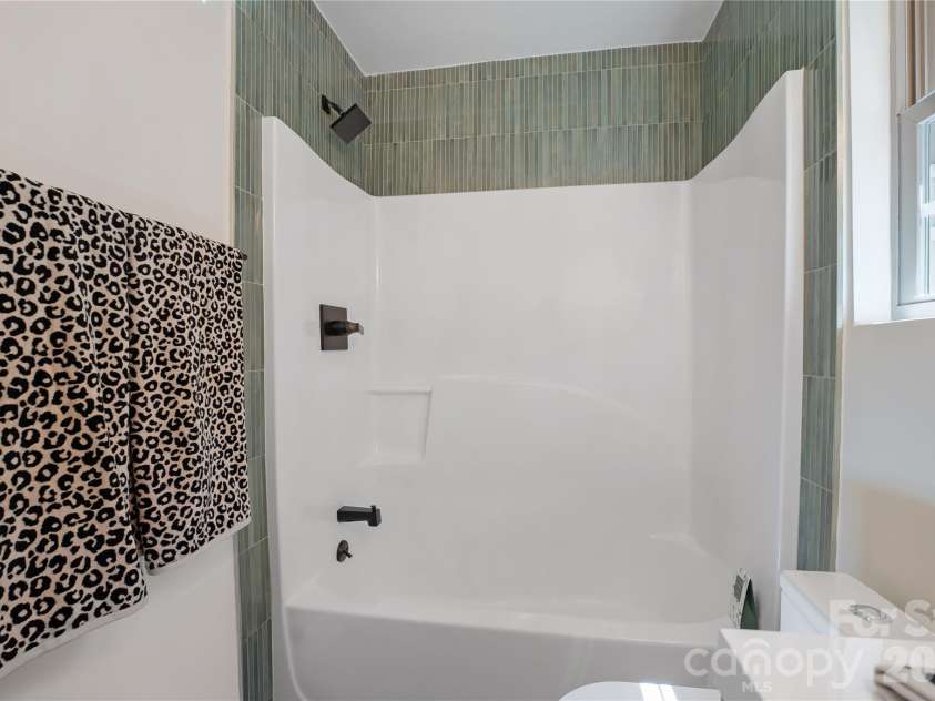 6316 Grove Park Boulevard, Charlotte, NC 28215.  MLS# CAR4415674, YatesRealty ID 46195. 