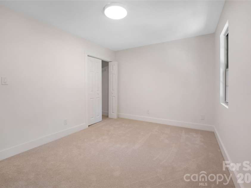 6316 Grove Park Boulevard, Charlotte, NC 28215.  MLS# CAR4415674, YatesRealty ID 46195. 