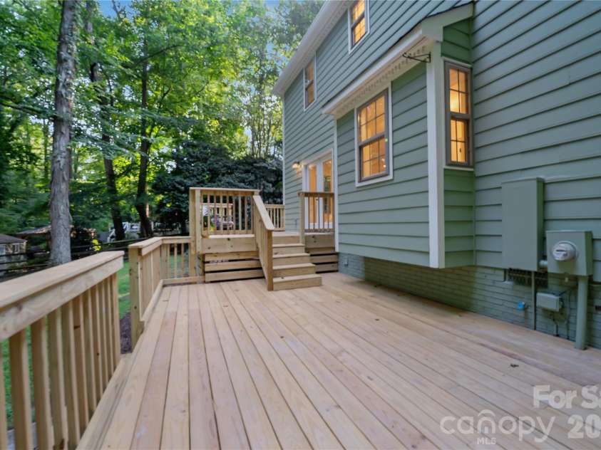 6316 Grove Park Boulevard, Charlotte, NC 28215.  MLS# CAR4415674, YatesRealty ID 46195. 