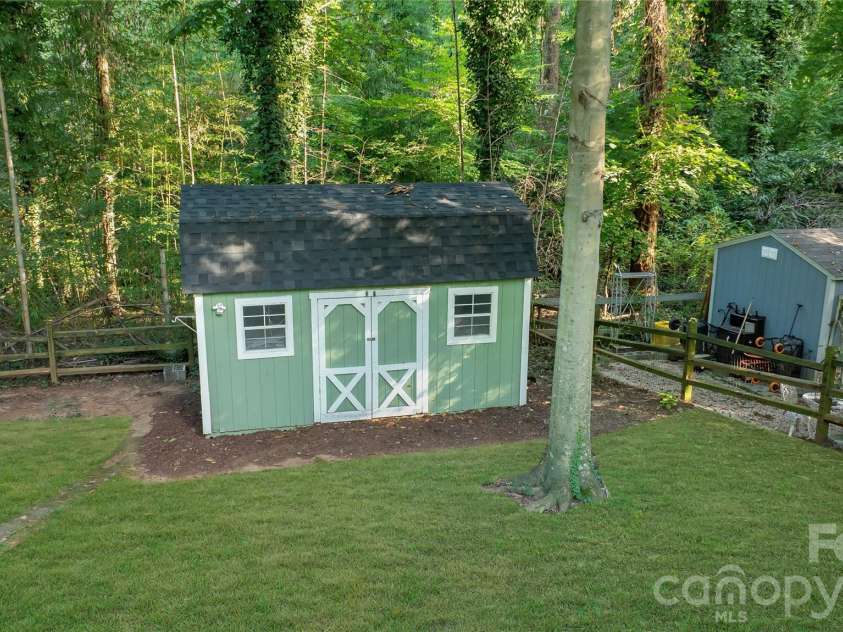 6316 Grove Park Boulevard, Charlotte, NC 28215.  MLS# CAR4415674, YatesRealty ID 46195. 