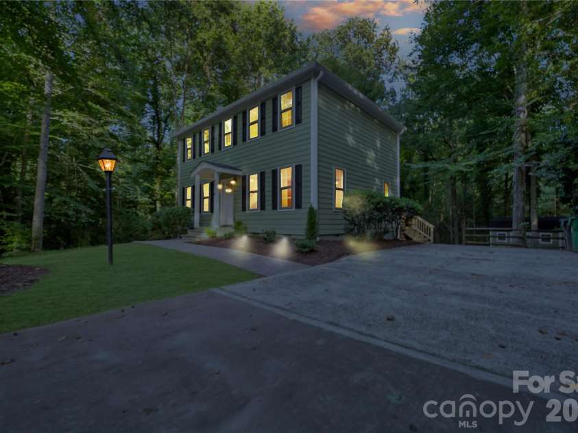 6316 Grove Park Boulevard, Charlotte, NC 28215.  MLS# CAR4415674, YatesRealty ID 46195. 