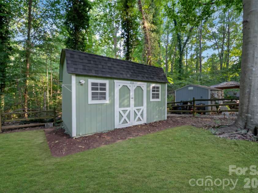 6316 Grove Park Boulevard, Charlotte, NC 28215.  MLS# CAR4415674, YatesRealty ID 46195. 
