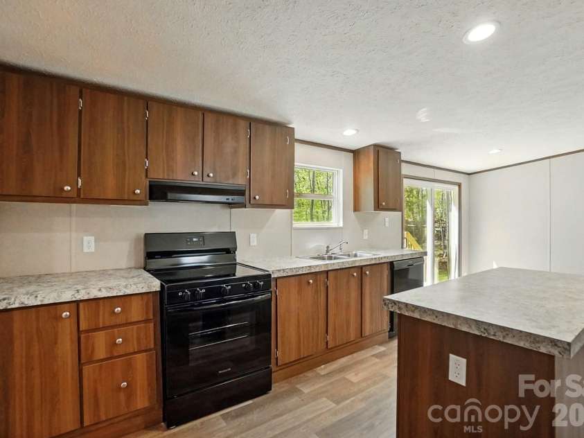 110 Matthew Drive, Kings Mountain, NC 28086.  MLS# CAR4415833, YatesRealty ID 46196. 