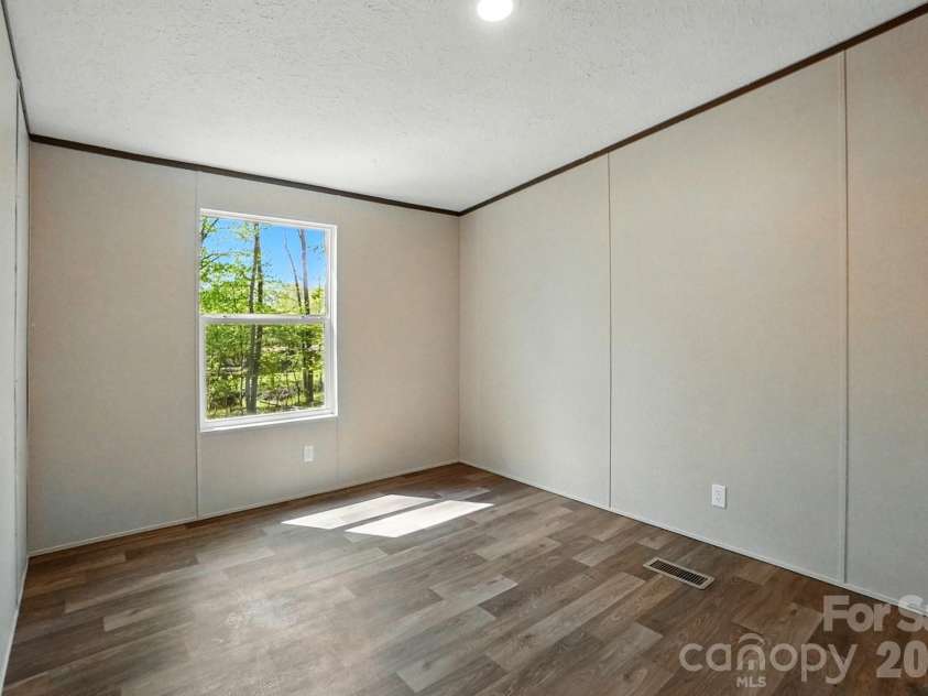 110 Matthew Drive, Kings Mountain, NC 28086.  MLS# CAR4415833, YatesRealty ID 46196. 