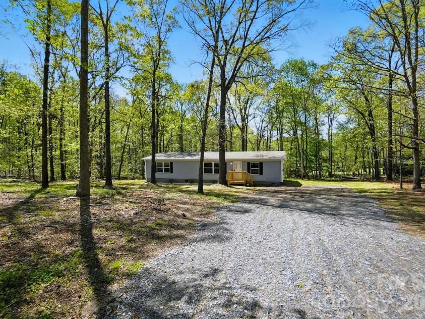 110 Matthew Drive, Kings Mountain, NC 28086.  MLS# CAR4415833, YatesRealty ID 46196. Long Driveway