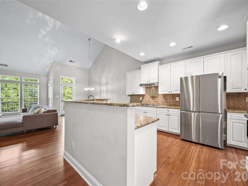 2246 Donnington Lane, Concord, NC 28027.  MLS# CAR4415770, YatesRealty ID 46197. Gourmet Kitchen