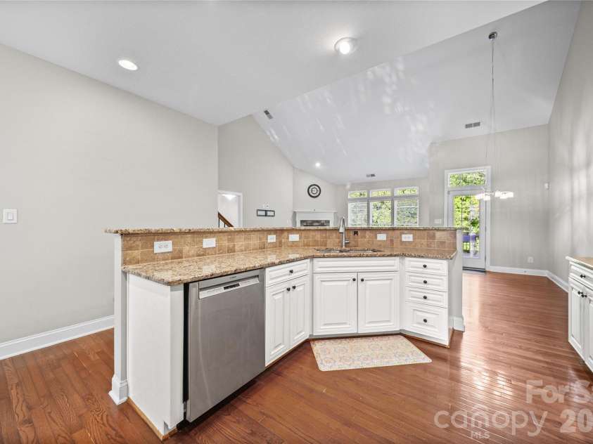 2246 Donnington Lane, Concord, NC 28027.  MLS# CAR4415770, YatesRealty ID 46197. Gourmet Kitchen
