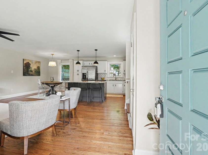 7316 Thorncliff Drive, Charlotte, NC 28210.  MLS# CAR4415912, YatesRealty ID 46199. 