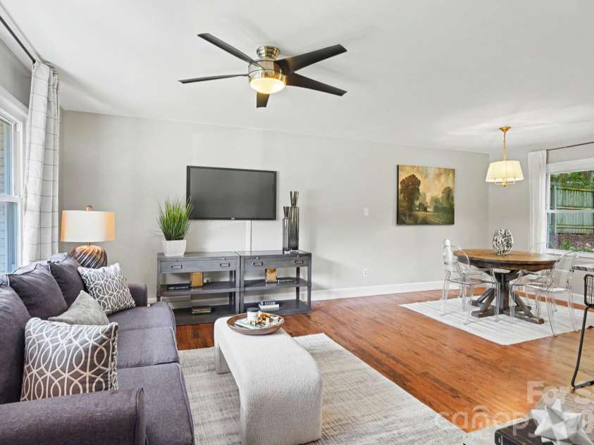 7316 Thorncliff Drive, Charlotte, NC 28210.  MLS# CAR4415912, YatesRealty ID 46199. 