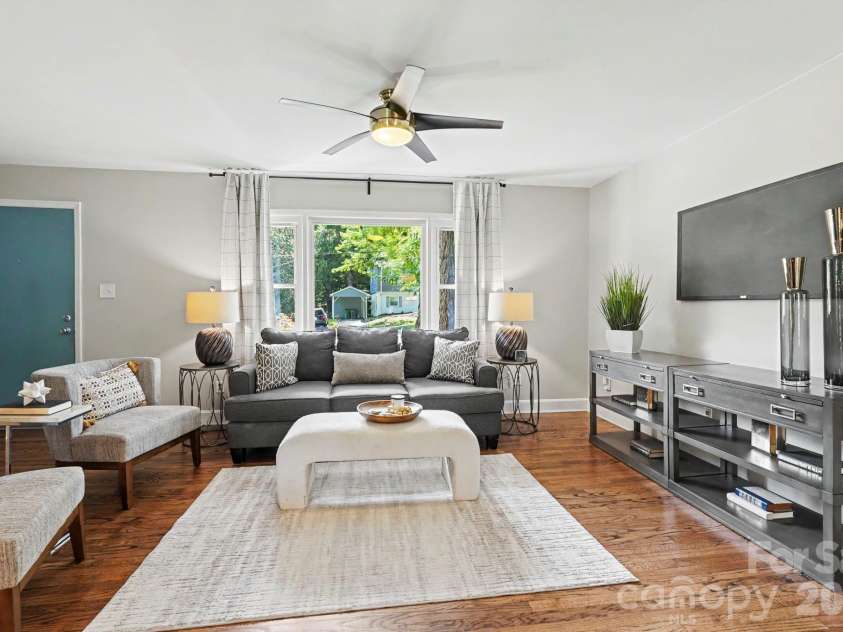 7316 Thorncliff Drive, Charlotte, NC 28210.  MLS# CAR4415912, YatesRealty ID 46199. 