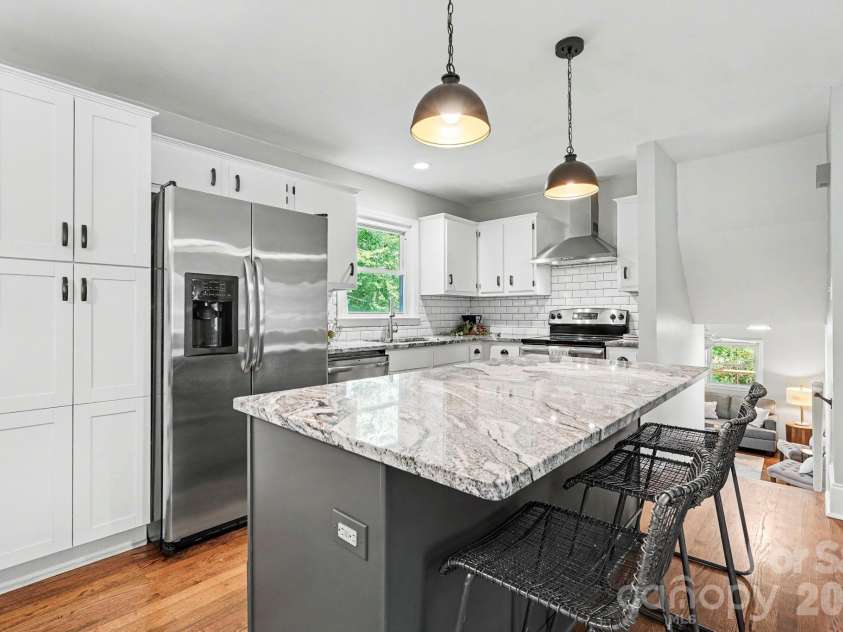 7316 Thorncliff Drive, Charlotte, NC 28210.  MLS# CAR4415912, YatesRealty ID 46199. 
