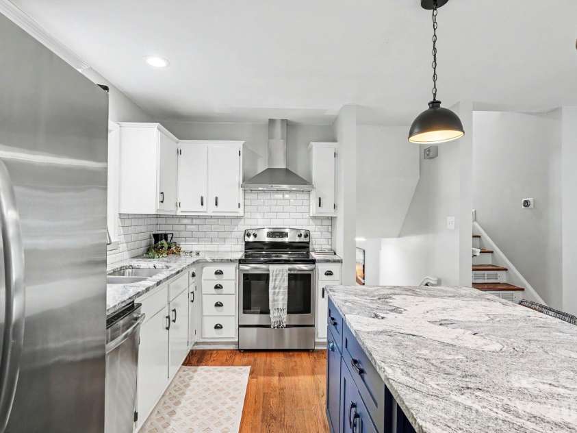 7316 Thorncliff Drive, Charlotte, NC 28210.  MLS# CAR4415912, YatesRealty ID 46199. 