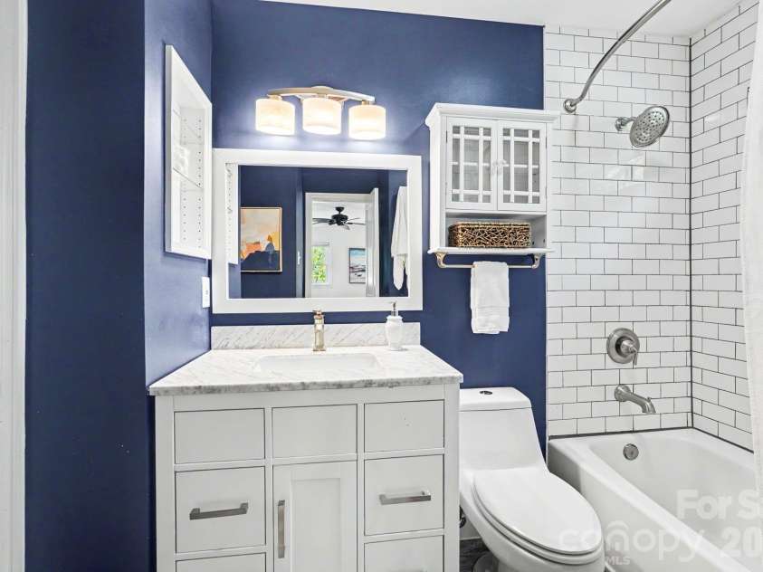 7316 Thorncliff Drive, Charlotte, NC 28210.  MLS# CAR4415912, YatesRealty ID 46199. 