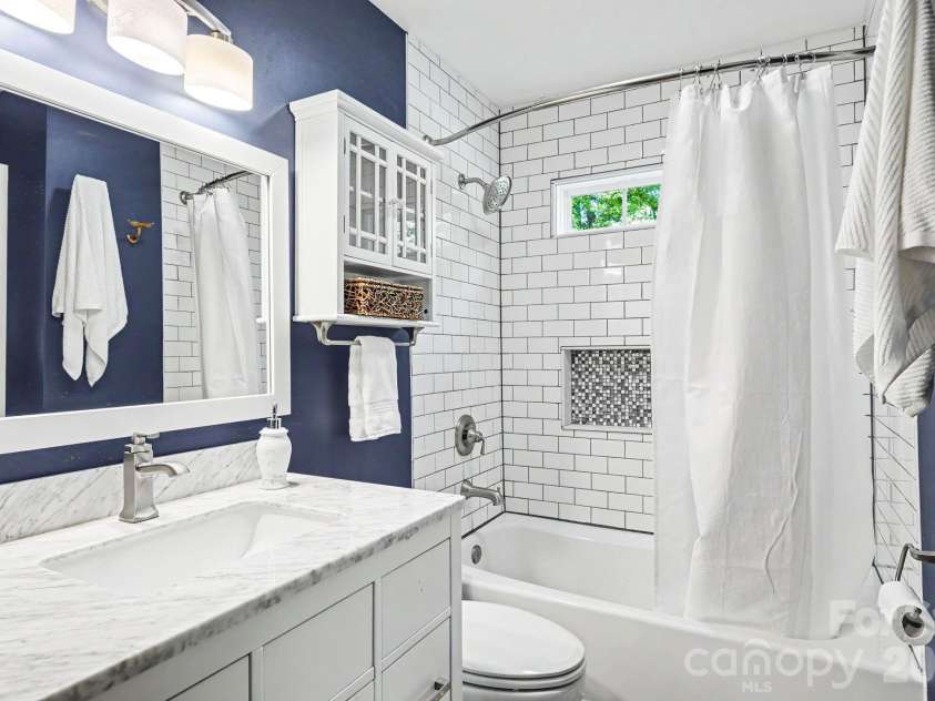 7316 Thorncliff Drive, Charlotte, NC 28210.  MLS# CAR4415912, YatesRealty ID 46199. 
