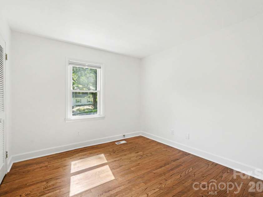7316 Thorncliff Drive, Charlotte, NC 28210.  MLS# CAR4415912, YatesRealty ID 46199. 