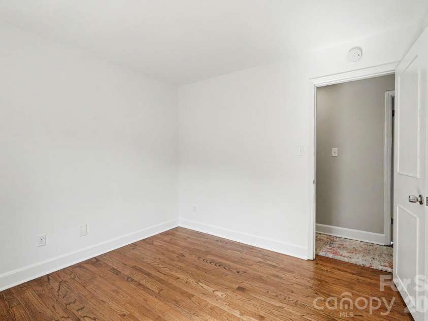 7316 Thorncliff Drive, Charlotte, NC 28210.  MLS# CAR4415912, YatesRealty ID 46199. 