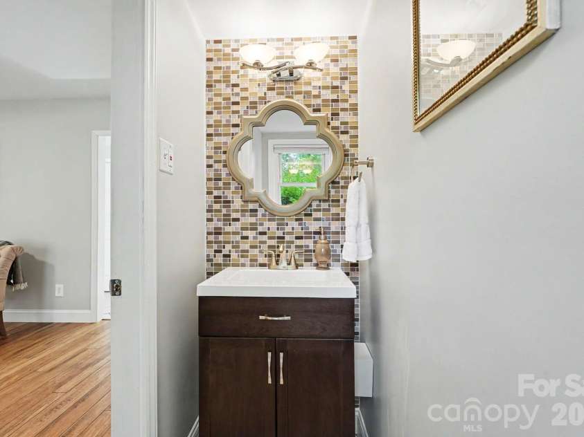 7316 Thorncliff Drive, Charlotte, NC 28210.  MLS# CAR4415912, YatesRealty ID 46199. 