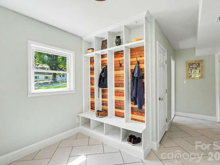 7316 Thorncliff Drive, Charlotte, NC 28210.  MLS# CAR4415912, YatesRealty ID 46199. 