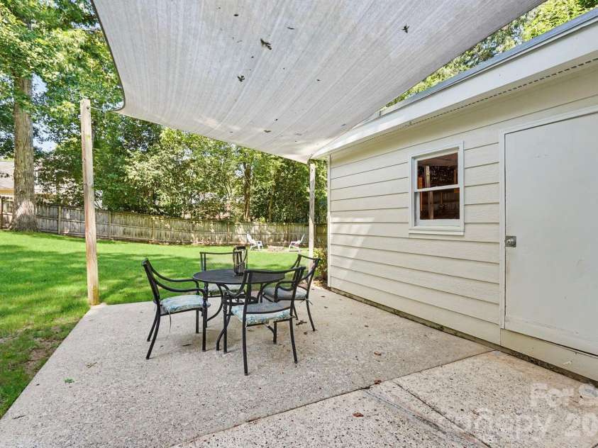 7316 Thorncliff Drive, Charlotte, NC 28210.  MLS# CAR4415912, YatesRealty ID 46199. 