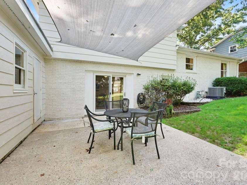 7316 Thorncliff Drive, Charlotte, NC 28210.  MLS# CAR4415912, YatesRealty ID 46199. 