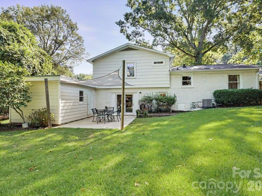 7316 Thorncliff Drive, Charlotte, NC 28210.  MLS# CAR4415912, YatesRealty ID 46199. 